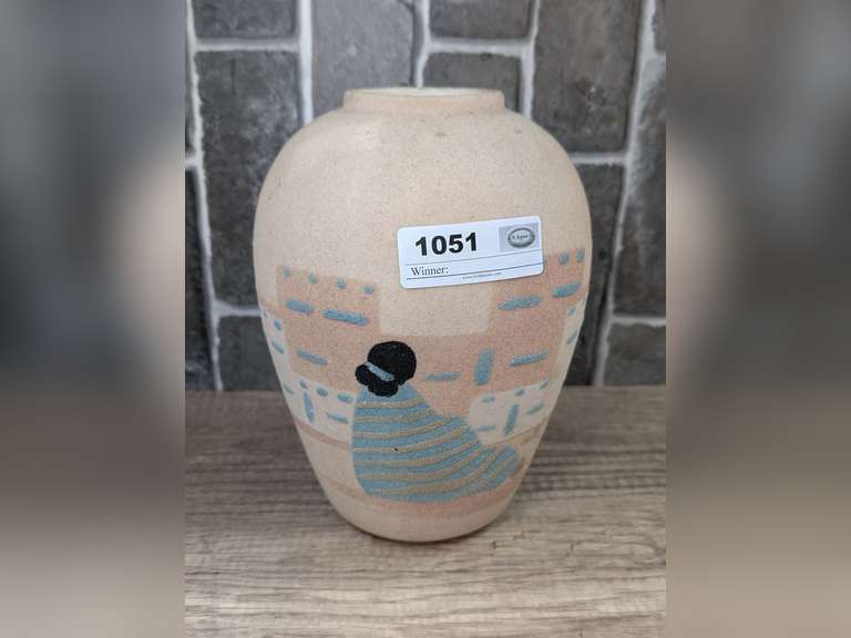 NAVAJO INDIAN SAND ART VASE, HAND SIGNED image