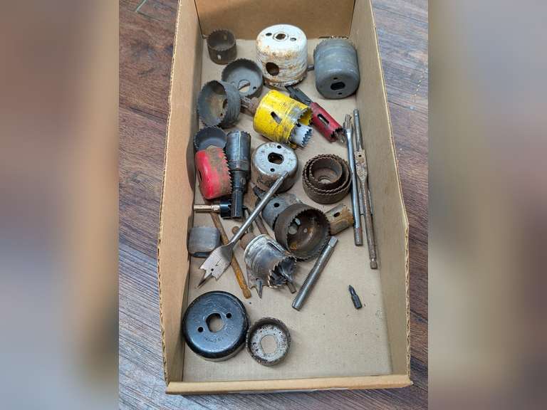 HOLE SAW AND WOOD BITS image