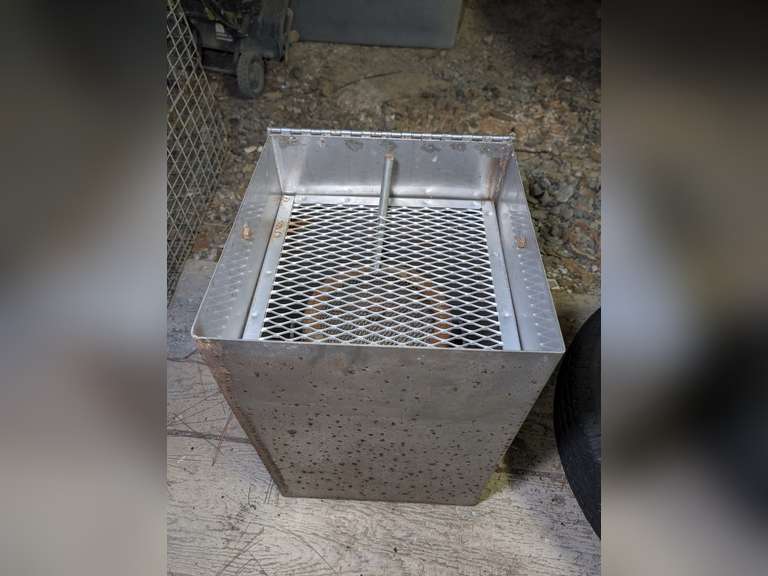 VINTAGE BOX STYLE OUTDOOR PROPANE POWERED COOKER image