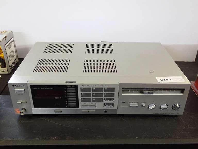 Sony STR-VX200 FM Stereo/FM-AM Receiver-Powers Up image