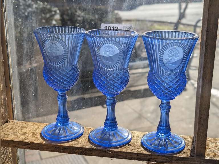 VINTAGE AVON FOSTORIA GLASSES WITH GEORGE WASHINGTON CAMEO image