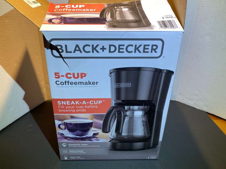 DR… Black & Decker 5 cup coffee maker, powers up, comes with the original box, see pictures for details. image