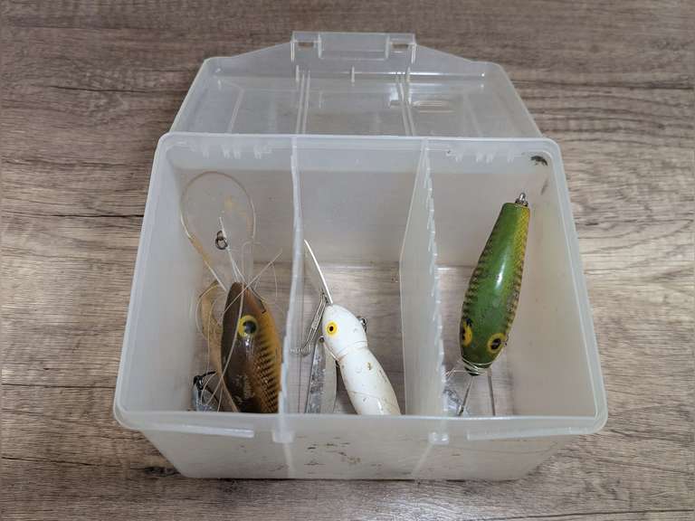 PLANO STORAGE BOX WITH VINTAGE POE'S CRANKBAITS WITH TRAILER SPOONS, HELLBENDER WITH TRAILER SPOON, AND MORE image