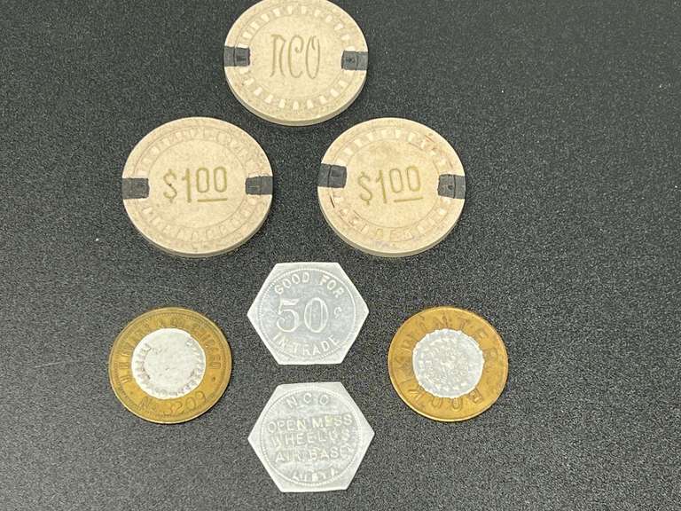 Assorted collectible tokens, seven pieces, see pictures for details. image