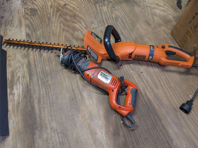 BLACK & DECKER FIRESTORM RECIPROCATING SAW AND 24-IN HEDGE CLIPPERS image