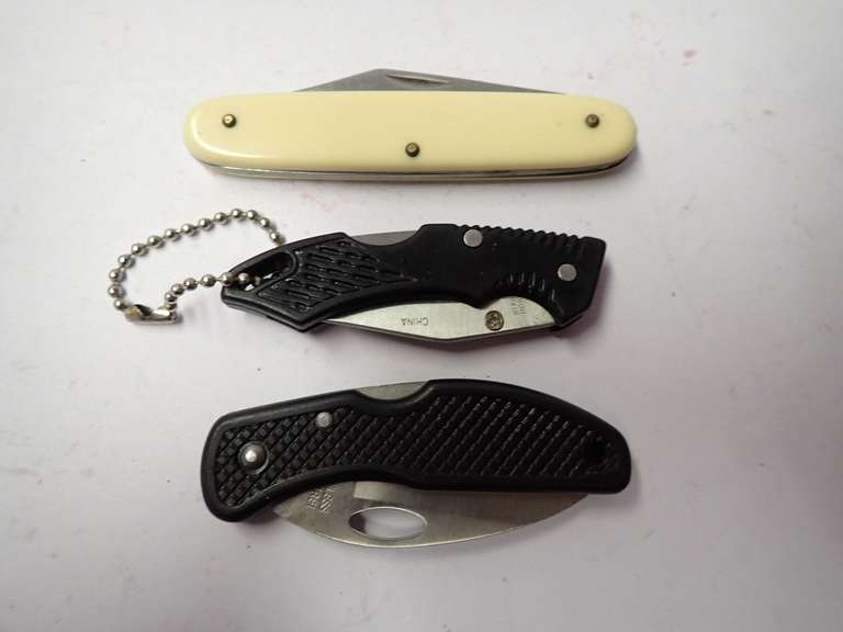Folding Pocket Knives image