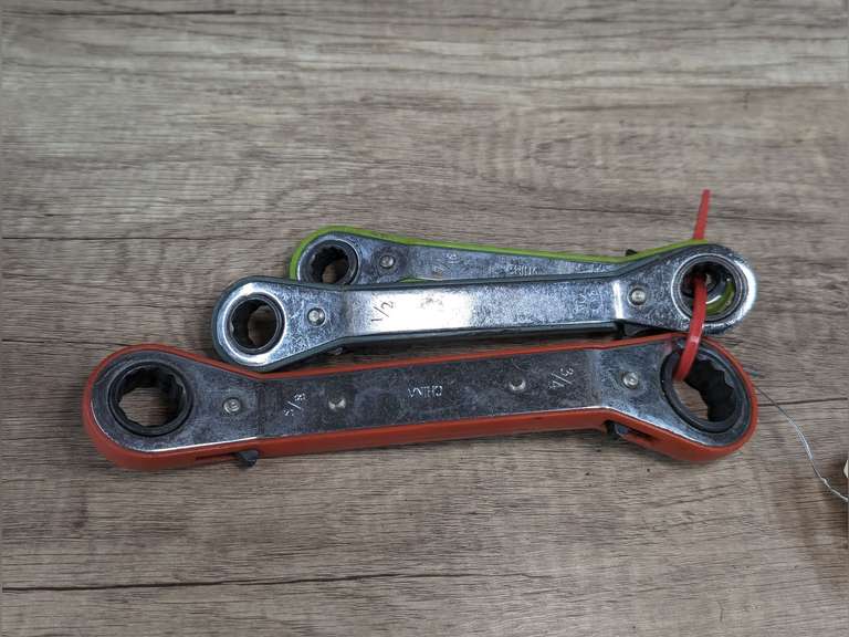 DOUBLE SIZE RATCHETING BOX WRENCHES IN SAE SIZES FROM 3/8 IN THROUGH 5/8 IN image