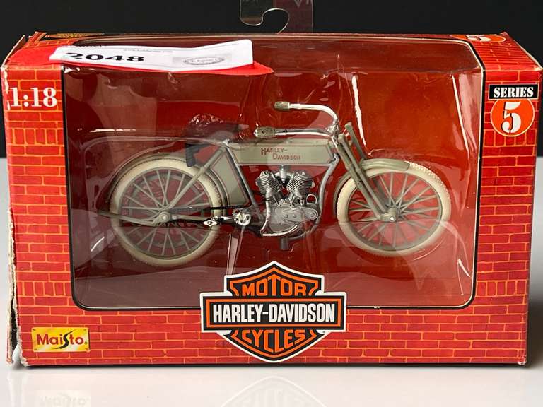 Garage…Maisto Harley Davidson diecast replica, 1/18 scale, comes in original box, see pictures for details. image