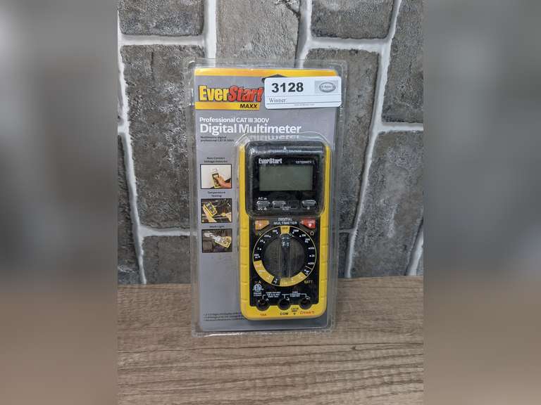 EVERSTART MAXX PROFESSIONAL CAT III 300V DIGITAL MULTIMETER WITH ORIGINAL PACKAGE image