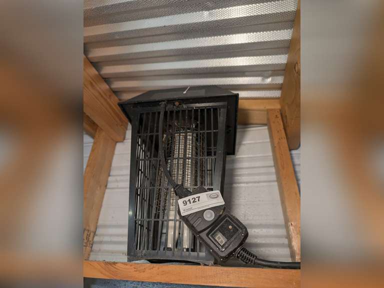 OUTDOOR BUG ZAPPER LIGHT image