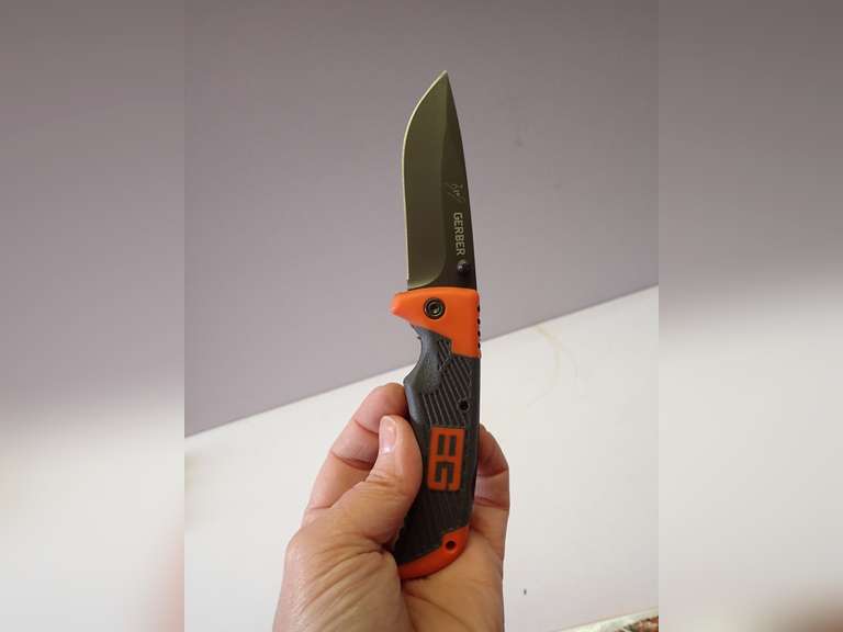 Folding Knife with Box image