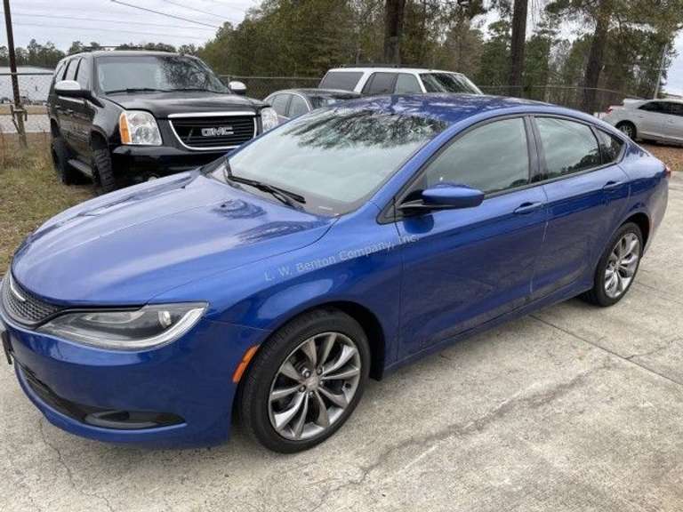 2015 Chrysler 200 Sedan S I4, 2.4 image