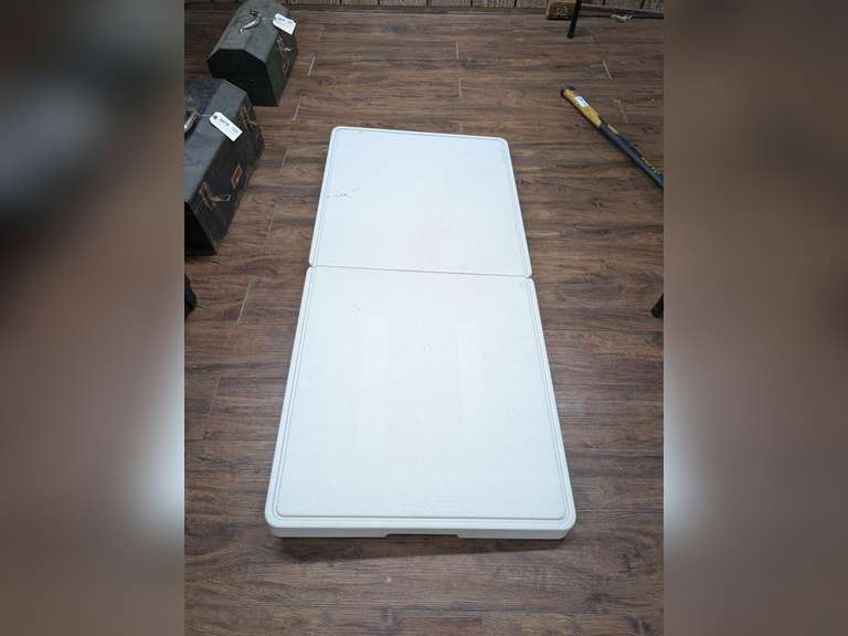 PETDEK FOLDING CAR / TRUCK DECK WITH ADJUSTABLE LENGTH FRONT LEGS FOR STABILITY image