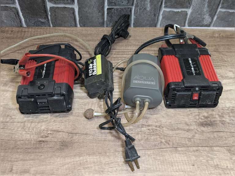 PAIR OF 110V AQUARIUM/BAITWELL BUBBLERS WITH PAIR OF CEN-TECH 12 VOLT INVERTERS image