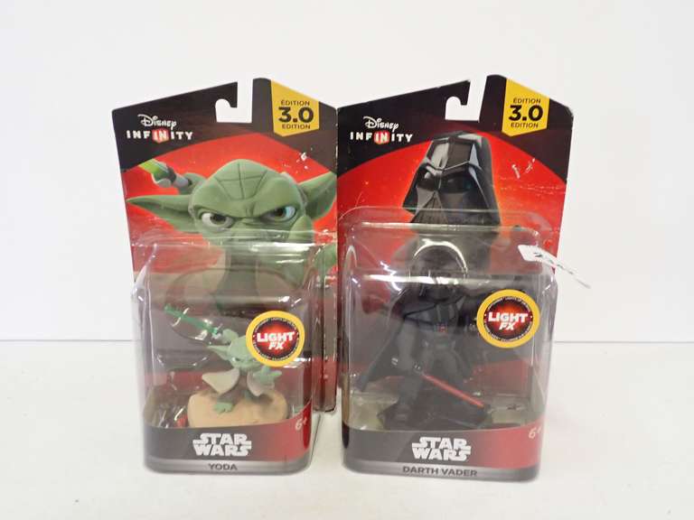 Disney Infinity 3.0 Edition Star Wars Yoda and Darth Vader Light FX Figures image