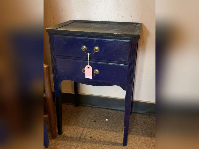 VINTAGE SMALL WOOD PAINTED 2 DRAWER NIGHTSTAND/TABLE 18" WIDE X 14" DEEP X 26" TALL image