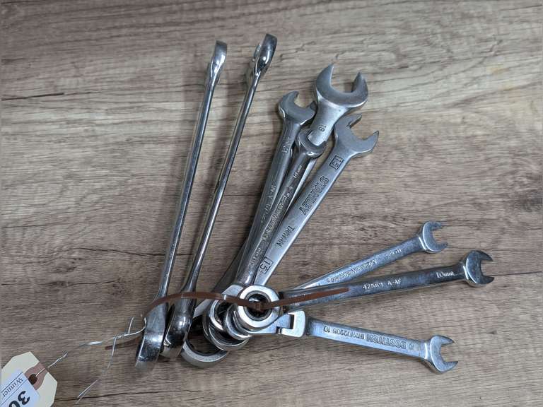 GROUP OF QUALITY MADE IN USA AND JAPAN COMBINATION WRENCHES IN METRIC SIZES FROM 10MM TO 18MM image