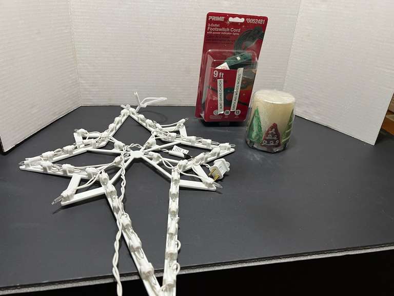 BR1…Assorted Christmas decor to include a tree skirt, lighted star, Christmas candle, and more. See pictures for details. image
