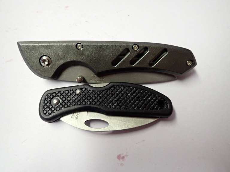 Folding Pocket Knives image