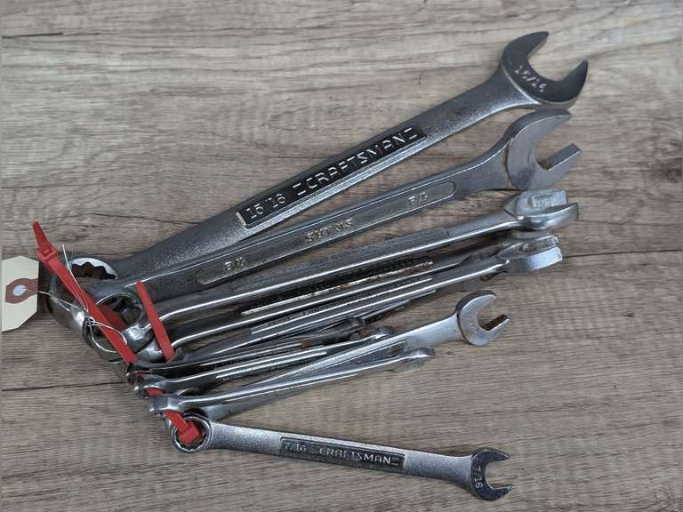 CRAFTSMAN COMBINATION WRENCHES IN SAE SIZES FROM 3/16 IN TO 15/16 IN image