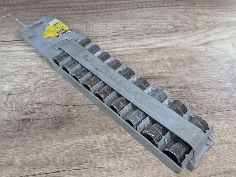 CRAFTSMAN 3/8 IN DRIVE METRIC DEEP WELL SOCKET SET WITH CASE image