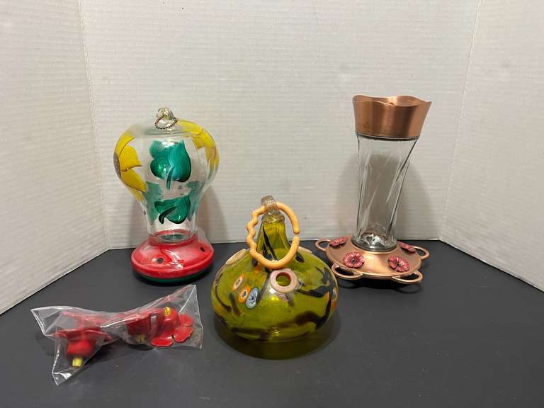 BR1…Decorative hummingbird feeders, three pieces, see pictures for details. image
