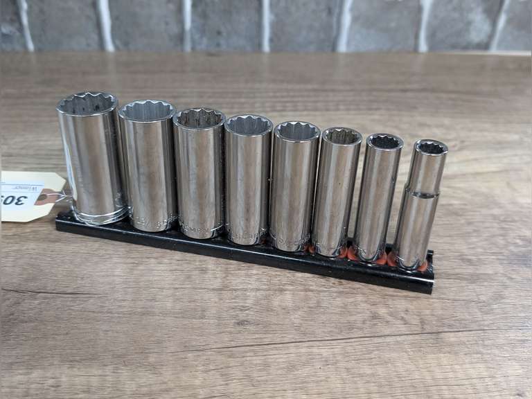 CRAFTSMAN 3/8-IN DRIVE SAE SOCKET SET ON RAIL ORGANIZER image