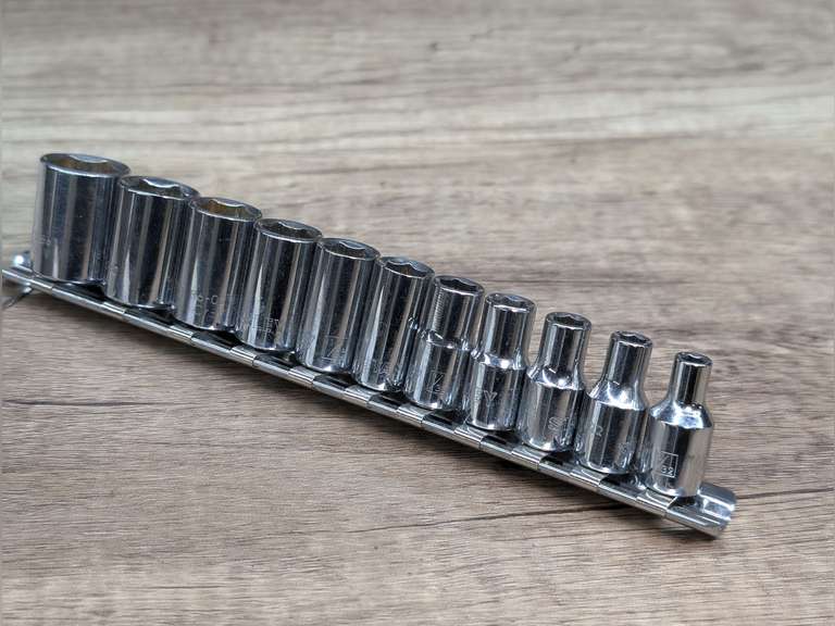 STANLEY 1/4-IN DRIVE SAE SOCKET SET WITH RAIL ORGANIZER image