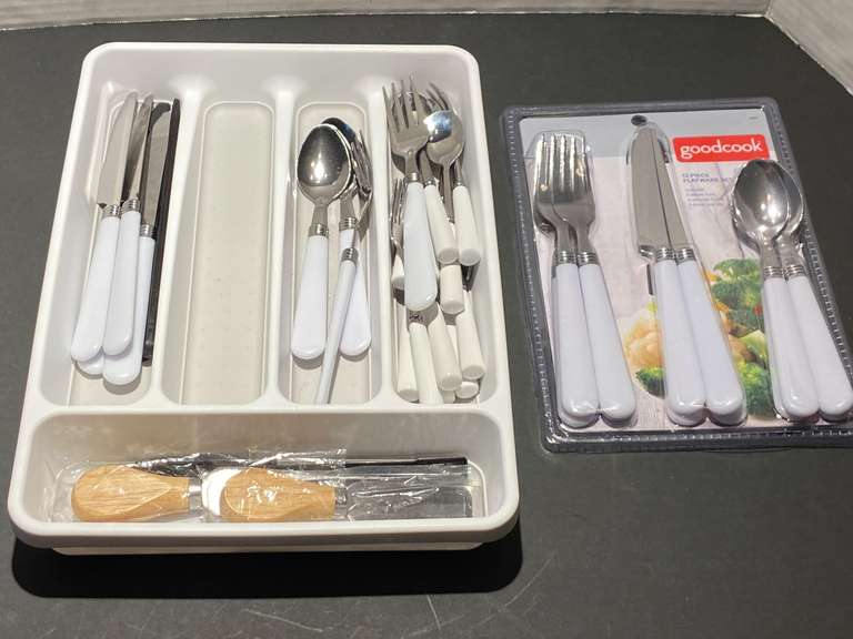 DR… Utensil tray with assorted utensils, see pictures of details. image