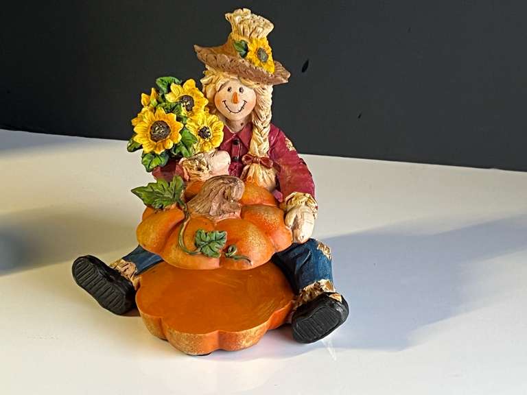 Garage… Fall themed scarecrow table decor, see pictures for details. image