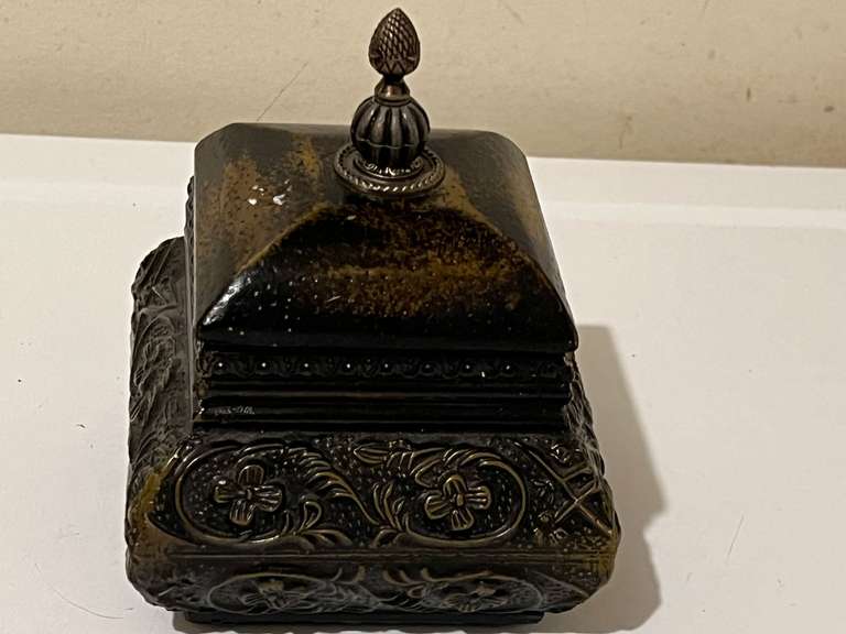 Laundry…Ornate trinket box with lid, see pictures for details. image