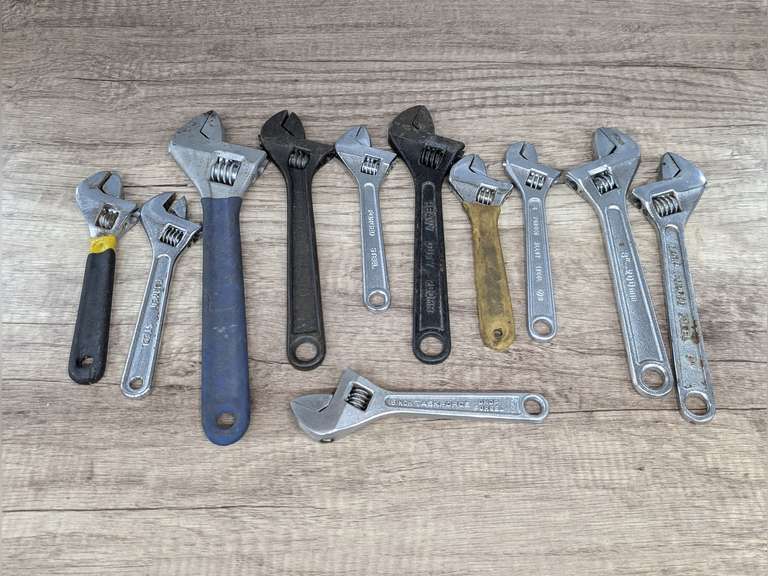 ADJUSTABLE CRESCENT WRENCHES image