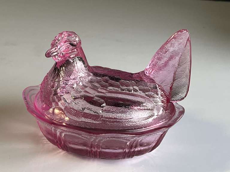 Garage… Vintage pink glass nesting hen trinket box, believed to be Fenton, see pictures for details. image