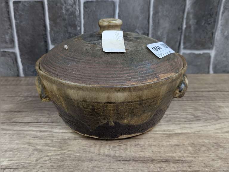 VINTAGE HANDMADE AND HAND SIGNED POTTERY DOUBLE HANDLE LARGE SERVING BOWL WITH LID image