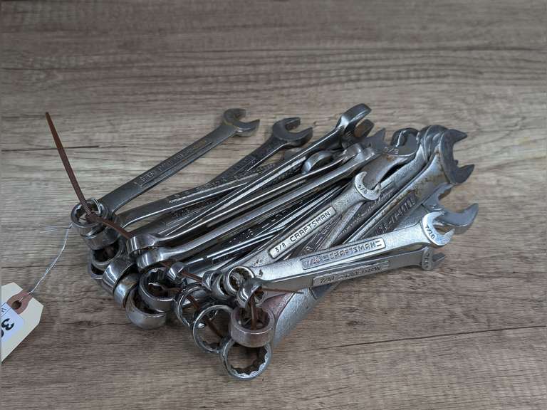 LARGE GROUP OF MOSTLY CRAFTSMAN COMBINATION WRENCHES IN SAE SIZES FROM 5/16 IN TO 3/4 IN image
