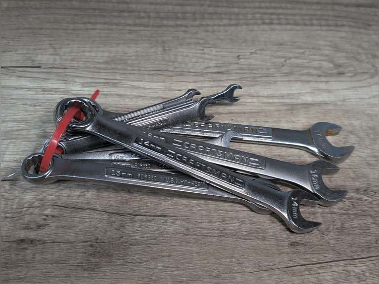 CRAFTSMAN COMBINATION WRENCHES IN METRIC SIZES 7MM THROUGH 17MM image