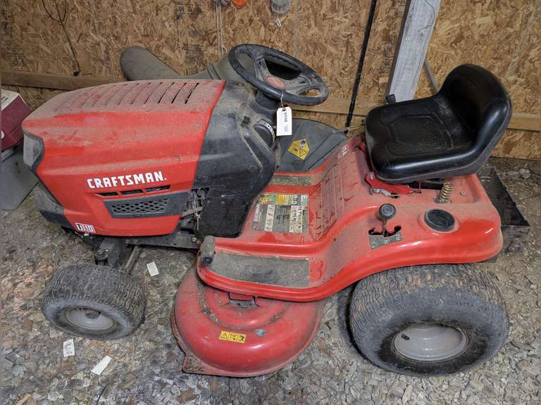 CRAFTSMAN T110 GARDEN TRACTOR/MOWER WITH GRASS CATCHER ASSEMBLY image