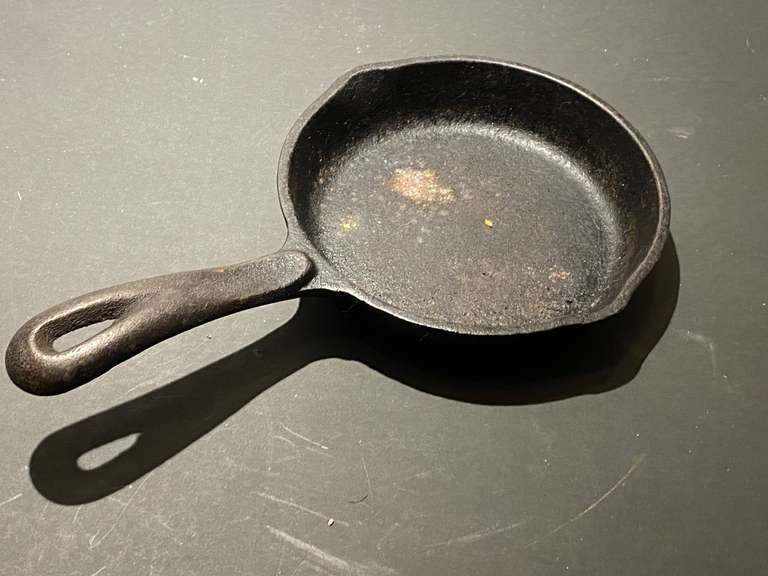 DR… Wagner’s small cast-iron skillet, see pictures for details. image