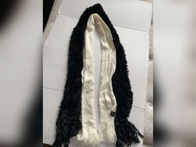 2 LONG SCARFS BLACK/WHITE image