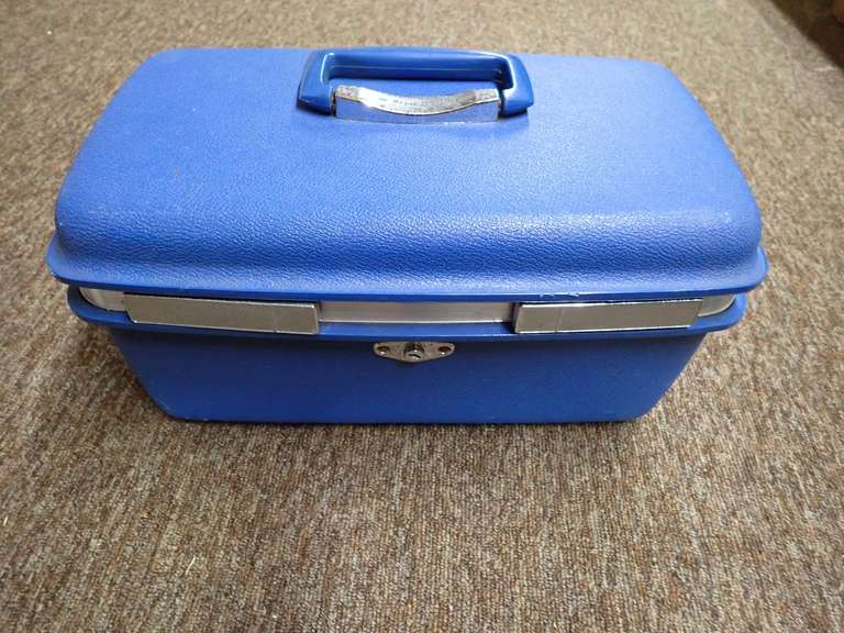 Blue Royal Traveller Train Case Luggage image