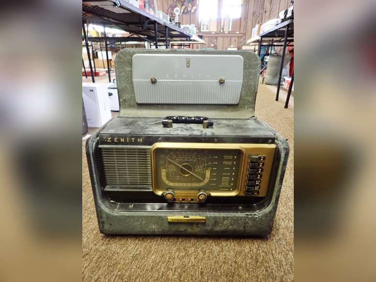 Vintage Zenith Trans-Oceanic Radio image