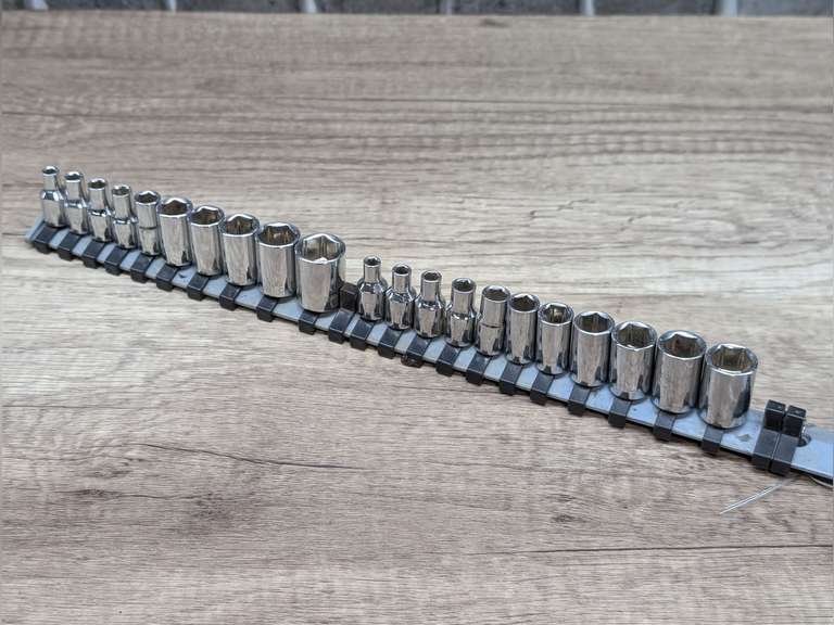 STANLEY 1/4-IN DRIVE SAE AND METRIC SOCKETS WITH RAIL ORGANIZER image