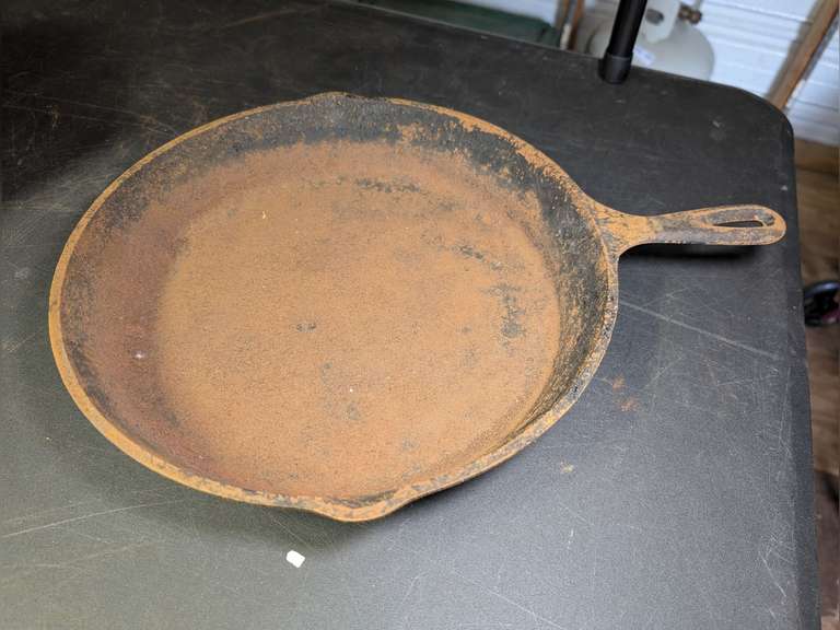 VINTAGE LODGE CAST IRON 12-IN SKILLET image