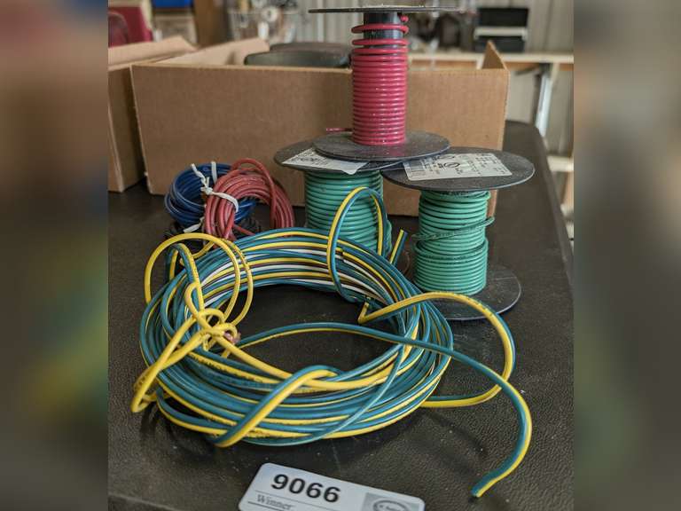 WIRE GROUP INCLUDING BOAT TRAILER image