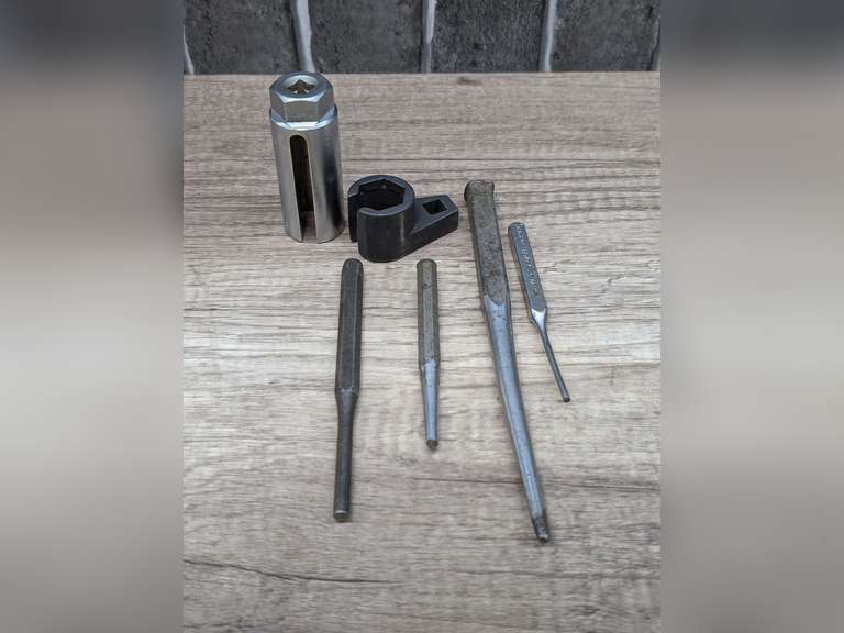 OXYGEN SENSOR CROW WRENCH, OXYGEN SENSOR SOCKET, AND PUNCHES image