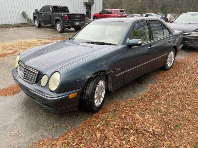 2000 Mercedes- E-Class Sedan E 320 V6, 3.2 image