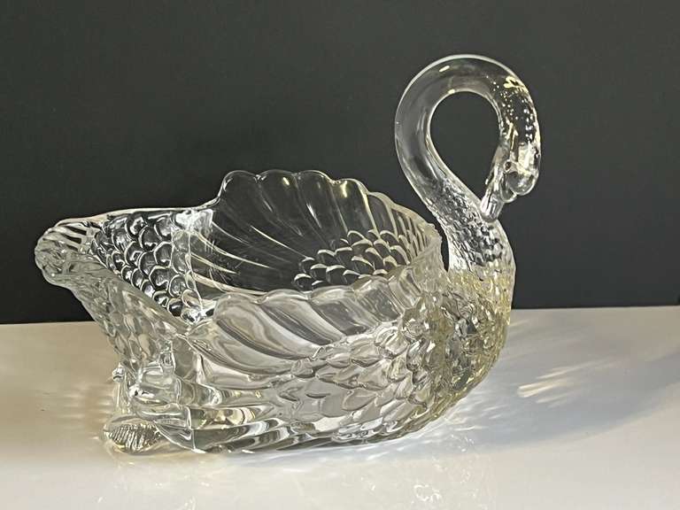 Garage… Crystal Swan candy dish, see pictures for details. image
