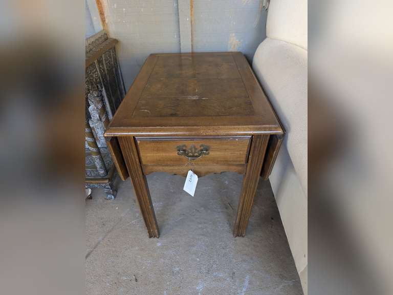 VINTAGE DROP LEAF END TABLE, MATCHES 4004 image
