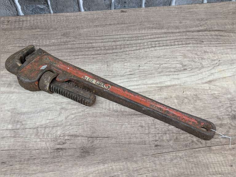 VINTAGE BLUEGRASS BRAND MADE IN USA PIPE WRENCH image