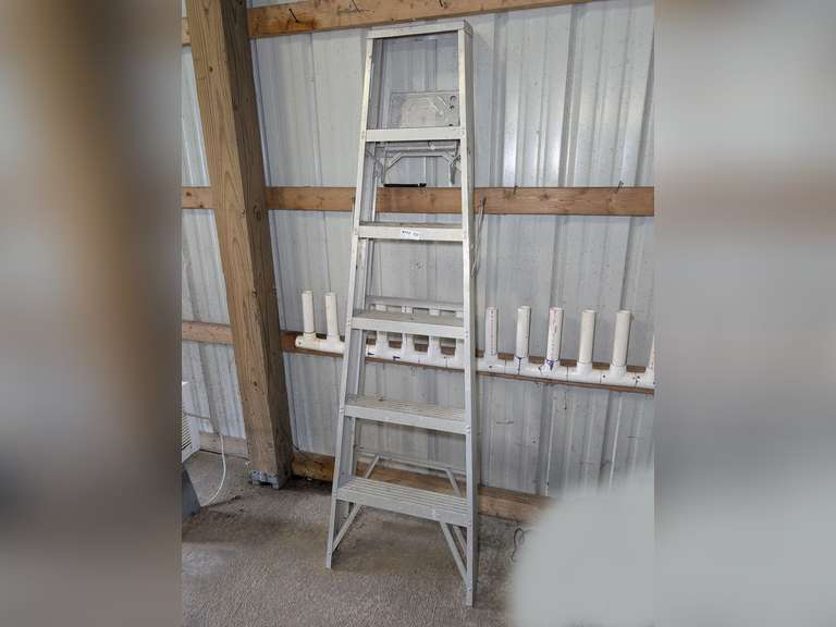 6 FT ALUMINUM STEP LADDER image